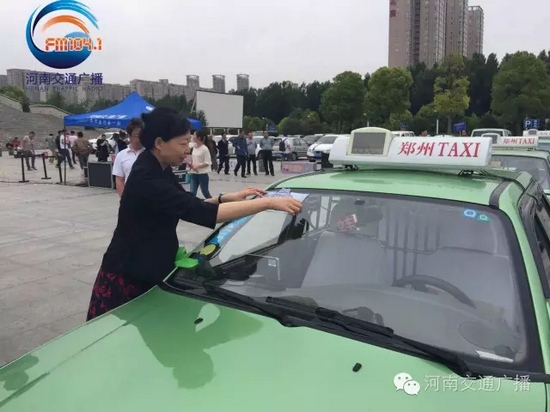 省文明辦專職副主任張曼如，對(duì)愛心助考活動(dòng)的舉辦給予高度評(píng)價(jià)。