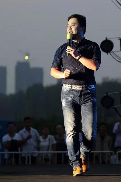 莫非此刻是在向前走還是向后移？