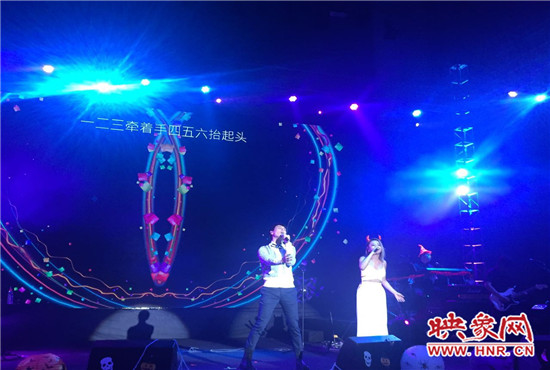 丁當(dāng)現(xiàn)場分享了她的代表曲目，《猜不透》全場大合唱，歌手嚴(yán)爵充分展現(xiàn)創(chuàng)作型歌手的特點。