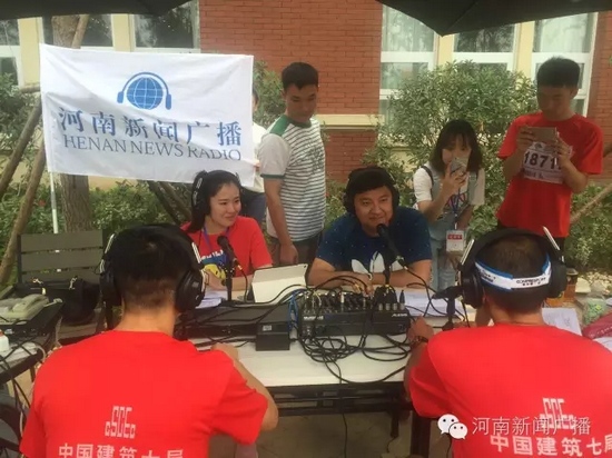 直播間被圍觀群眾包圍啦，是不是沒有看過我們的直播？