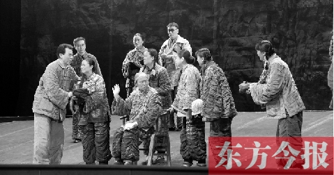 6月1日晚，話劇《紅旗渠》在重慶梁平縣會(huì)議中心隆重上演