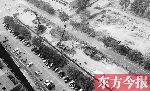 鄭州市隴?？焖俾方ㄔO已經開工，昆侖路與華山路之間的道路已經封閉