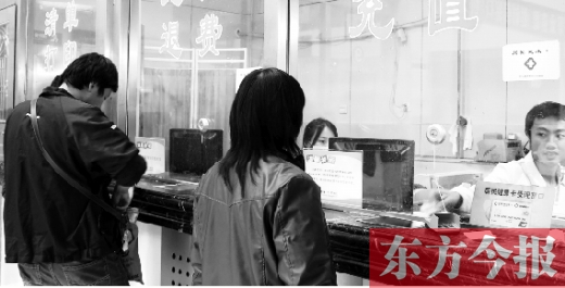 據(jù)統(tǒng)計(jì)，在鄭州市第一人民醫(yī)院，已有200余人次持健康卡就醫(yī)