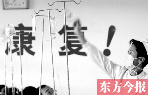 不少人嫌去醫(yī)院看病費時費錢，可是很多病癥并不是網上問問專家、自行買藥吃就能治療的