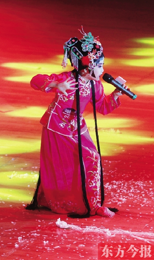 11月16日，《非常6+1》河南區(qū)總決賽現(xiàn)場(chǎng)，入圍選手們上演了一場(chǎng)精彩的比賽