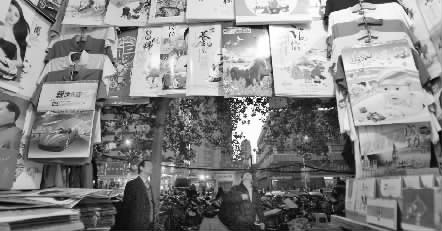 11月25日，鄭州市福壽街一家臺(tái)歷、掛歷專營(yíng)店店主稱，上貨半個(gè)多月了，生意一直很冷清