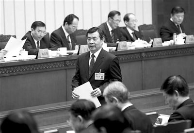昨日，《消費(fèi)者權(quán)益保護(hù)法》修正案草案首次提交全國(guó)人大常委會(huì)審議，全國(guó)人大常委會(huì)法制工作委員會(huì)主任李適時(shí)作關(guān)于消費(fèi)者權(quán)益保護(hù)法修正案草案的說明。