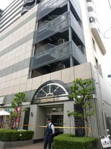 5月27日，埼玉縣蕨市一公寓樓發(fā)生疑似強(qiáng)迫殉情案，一名日本人男性和一名中國籍女性死亡。
