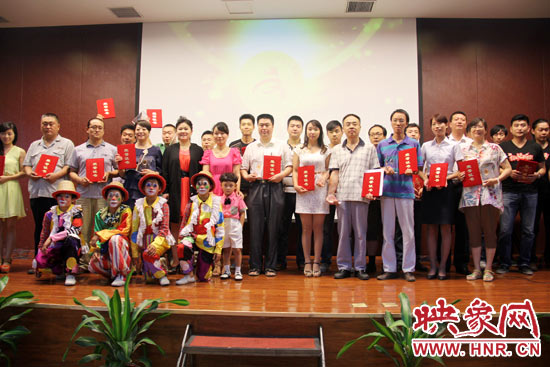 經(jīng)過(guò)網(wǎng)絡(luò)投票和專家評(píng)審，最終農(nóng)民兄弟樂隊(duì)的歌曲《中國(guó)夢(mèng)》、動(dòng)畫片《紅孩兒與大學(xué)院》以及《中原福塔兒童