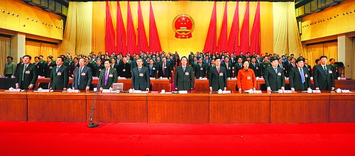 4月2日上午，河南省第十二屆人民代表大會(huì)第二次會(huì)議在莊嚴(yán)的國(guó)歌聲中閉幕。記者 郭宇 董亮 攝