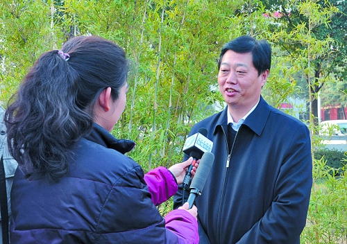 十八大代表、南陽市委書記李文慧談學(xué)習(xí)十八大精神體會