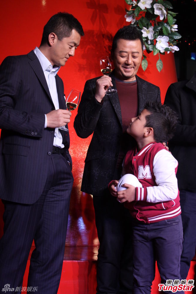李亞鵬、郭濤父子相活動