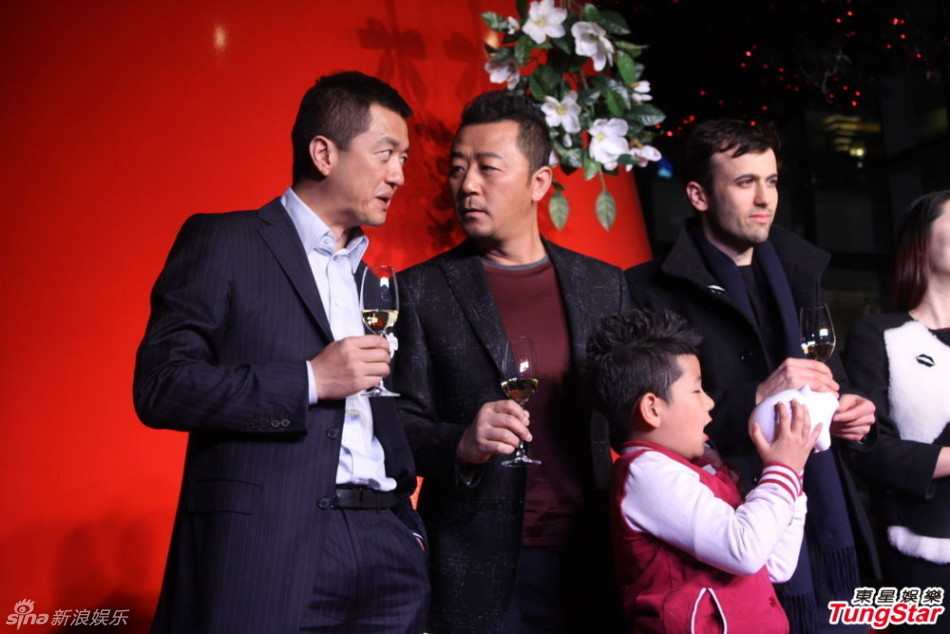 李亞鵬、郭濤父子相活動