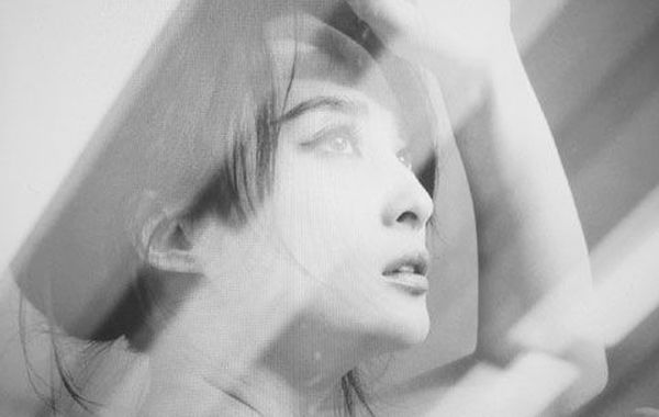 蔣勤勤吊帶美照。