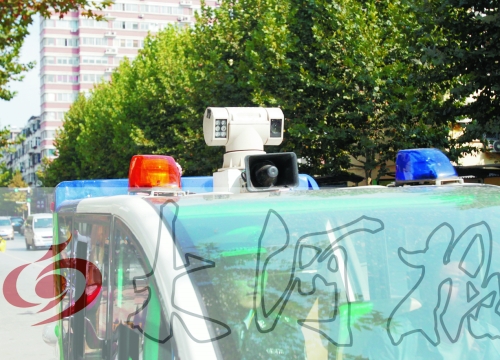 巡查車(chē)車(chē)頂裝有360度攝像頭,對(duì)路面違章停車(chē)行為抓拍取證。