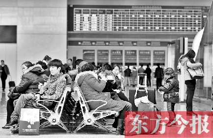 昨日，受天氣影響，多趟途經(jīng)和到達鄭州的高鐵晚點