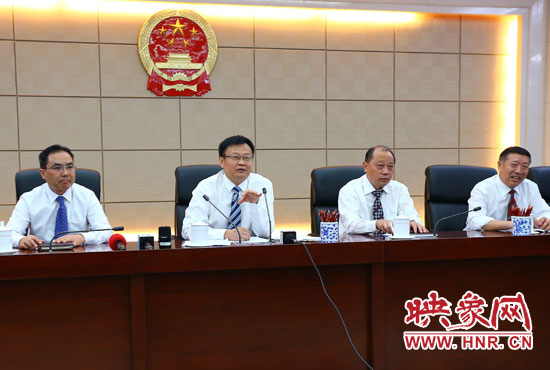 專題詢問會結(jié)束后，省人大組織召開記者提問會。