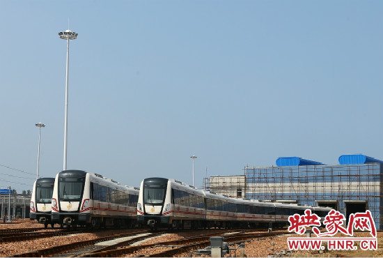 選擇地鐵出行，已經(jīng)是不少鄭州市民的首選