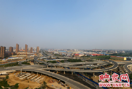 中州大道與南三環(huán)相接的立交橋，預(yù)計明年將建成通車。