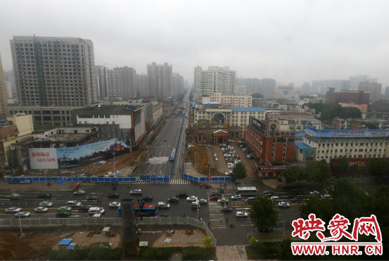 經(jīng)三路下穿金水路隧道工程已經(jīng)開始封閉施工。