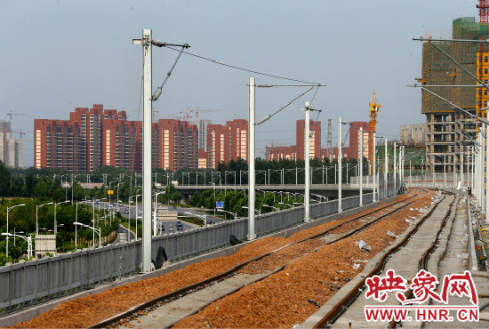現(xiàn)代化的城際鐵路為日新月異的城市發(fā)展帶來了新的活力。