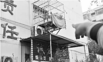 發(fā)生矛盾的一二樓鄰居，喇叭就安裝在二樓窗口。
