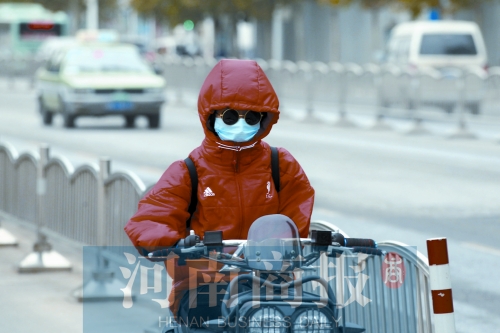 全副武裝，抵抗寒風(fēng)