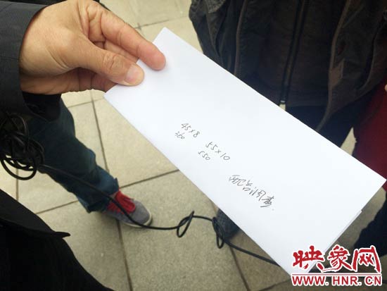 經(jīng)過初步測量，河南省人民會堂主樓的違法廣告牌面積為910平米。