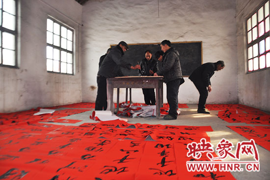 目前已經(jīng)書寫了超過一萬幅春聯(lián)。