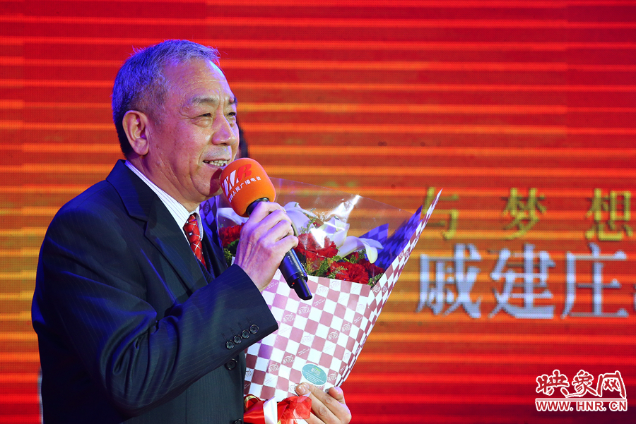 戚建莊向詩歌愛好者表達謝意。