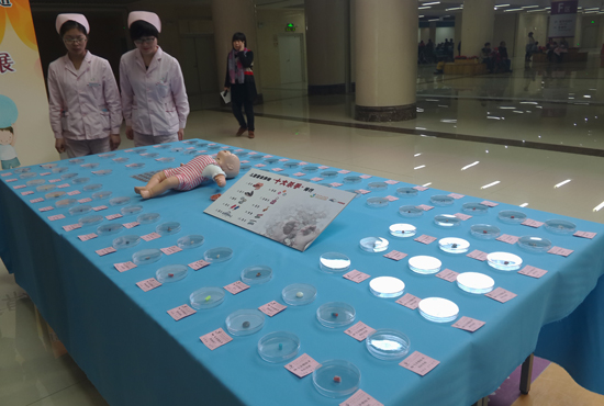 鄭州市兒童醫(yī)院舉行的首屆兒童氣道、食道異物展