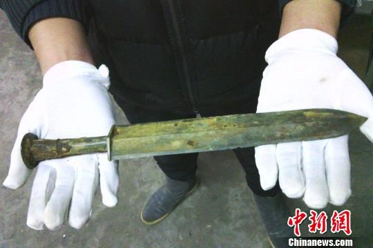 河南發(fā)掘戰(zhàn)國至東漢墓葬群 出土罕見青銅劍、戈（圖）
