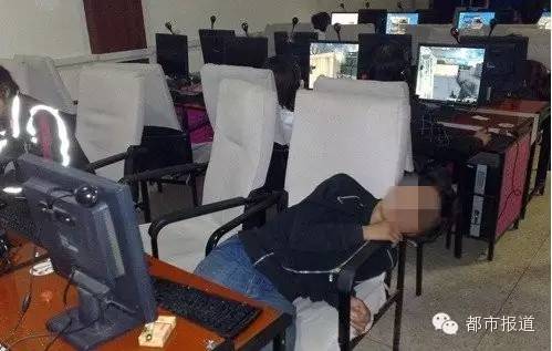 悲劇！15歲男孩上網(wǎng)5小時后猝死，事發(fā)鄭州 | 這些原因可能導(dǎo)致上網(wǎng)猝死，戳...