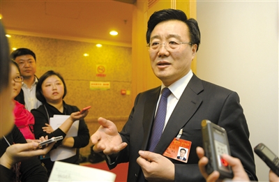 昨日，在十四屆人大二次會議順義代表團全團審議后，北京市人大代表、北京市常務(wù)副市長李士祥接受記者提問。新京報記者 浦峰 攝