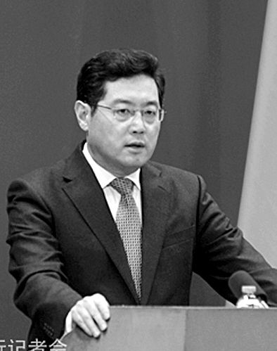 23日，秦剛在外交部例行記者會(huì)上。