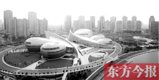 隨著鄭州經(jīng)濟(jì)的發(fā)展，鄭州的城市建設(shè)也煥發(fā)出勃勃生機(jī)