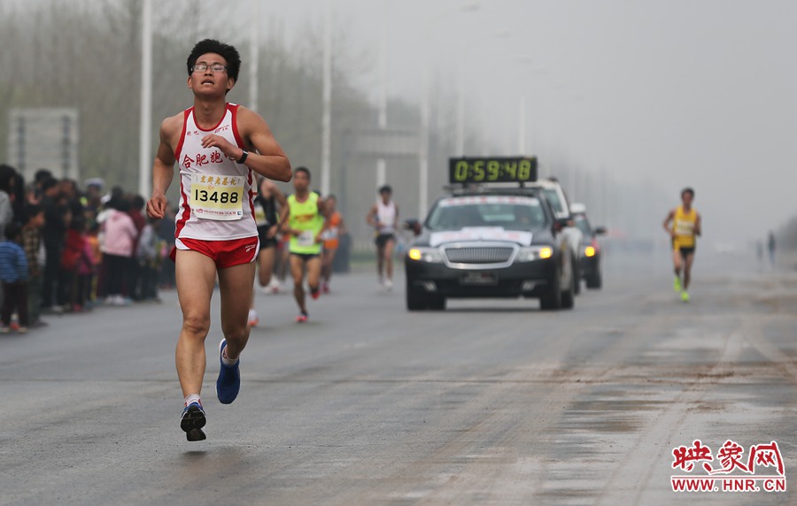 一名合肥選手處在較為領(lǐng)先的位置。