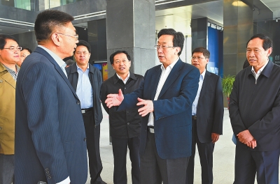 4月9日，省委書記、省人大常委會主任郭庚茂帶隊，在洛陽高新技術產(chǎn)業(yè)集聚區(qū)內(nèi)觀摩考察。