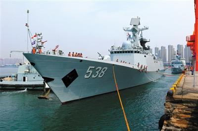中國導(dǎo)彈護(hù)衛(wèi)艦煙臺(tái)艦——滿載排水量4000余噸，艦長134.1米，艦寬16米，是我國自主設(shè)計(jì)、研制的