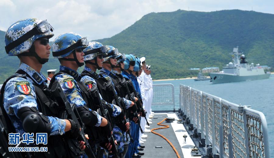 6月9日，在三亞某軍港，海口艦官兵及隨艦出海的特戰(zhàn)隊(duì)員離開(kāi)碼頭。