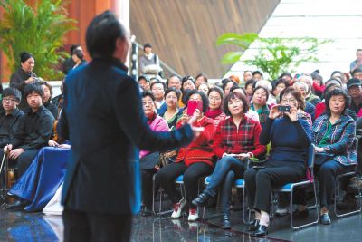 節(jié)儉令后，國家大劇院成了為數(shù)不多的演出營收未受影響的國字頭演出團體之一。圖為國家大劇院第六屆歌劇節(jié)開幕主題活動現(xiàn)場（資料圖片）。京華時報記者吳平攝