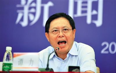 　譚力 男，1955年10月生，漢族，重慶市人，大學(xué)學(xué)歷，有知青經(jīng)歷。2009年3月前，一直在四川工