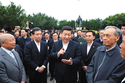 2012年12月11日，習(xí)近平任總書記后，首次出京考察選擇廣東，在深圳蓮花山向鄧小平像敬獻(xiàn)花籃，強(qiáng)調(diào)