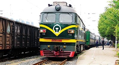 綠皮車(chē) 較早的老式火車(chē)，客車(chē)車(chē)廂以綠色為主