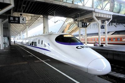 　白皮車(chē) 動(dòng)車(chē)，高鐵基本全白色