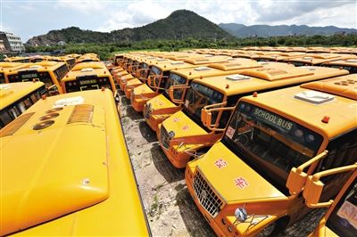 8月28日，浙江溫嶺，擱置農(nóng)村近1年的校車。