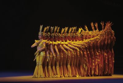 在歡迎晚宴上，上演經(jīng)典節(jié)目千手觀音。新華社發(fā)