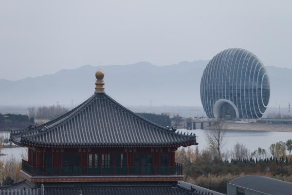 　因APEC會(huì)議籌備，雁棲湖景區(qū)于10月25日關(guān)閉至11月14日重新開放。 劉行喆 澎湃資料