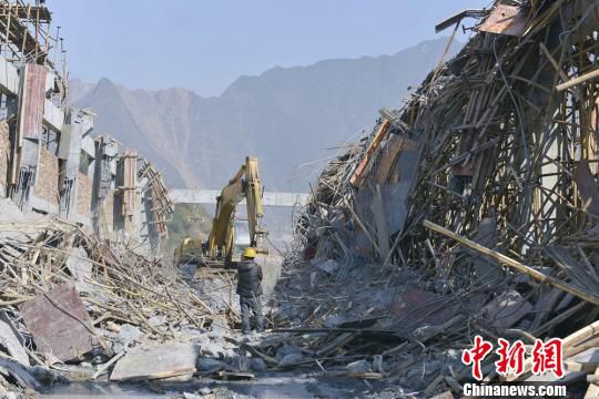 郴州一在建工地發(fā)生腳手架垮塌事故。鐘鐳　攝