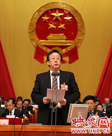 在表決通過各項(xiàng)決議后，省委書記、省人大常委會主任郭庚茂作出講話